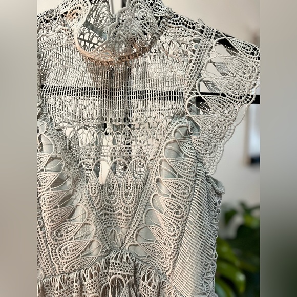 Romeo+Juliet Couture Lace Sleeveless Dress - Picture 2 of 7